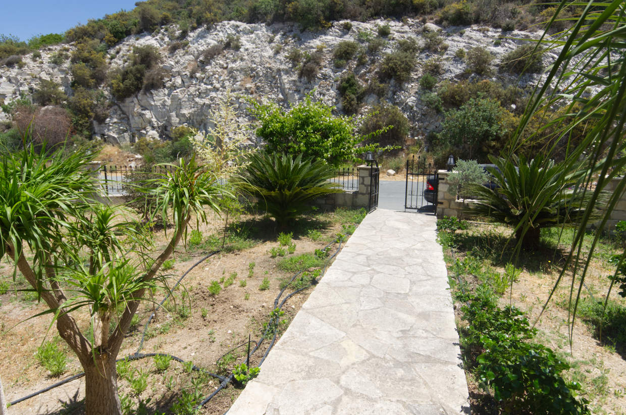 453-15 3 Bedroom Villa With 2 Bedroom Apartment