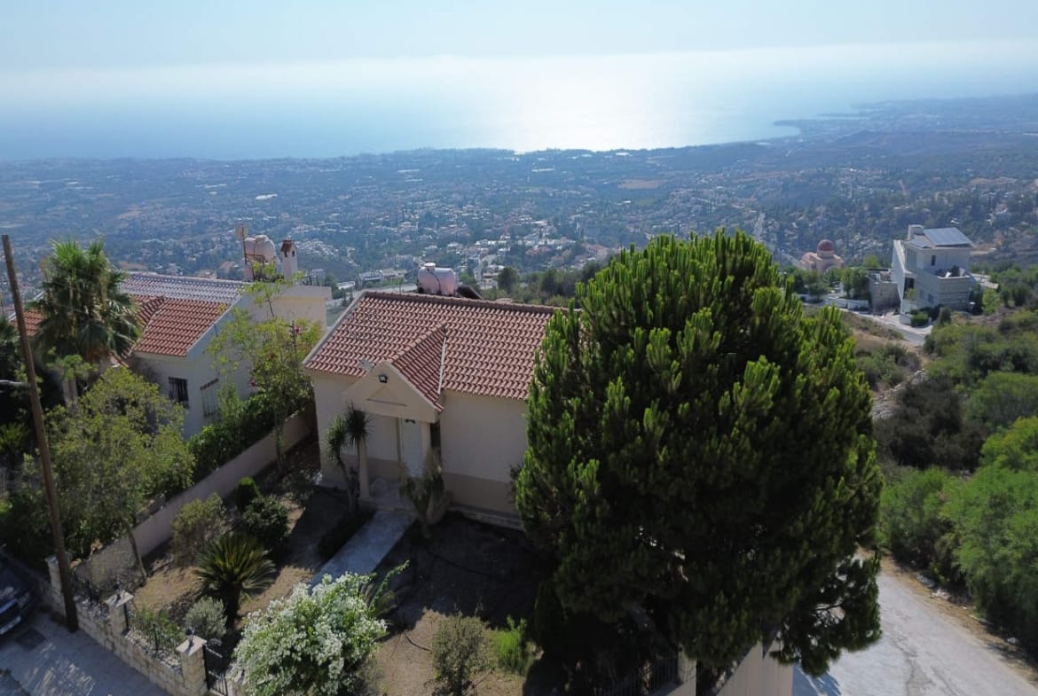 3 Bedroom Villa With 2 Bedroom Apartment