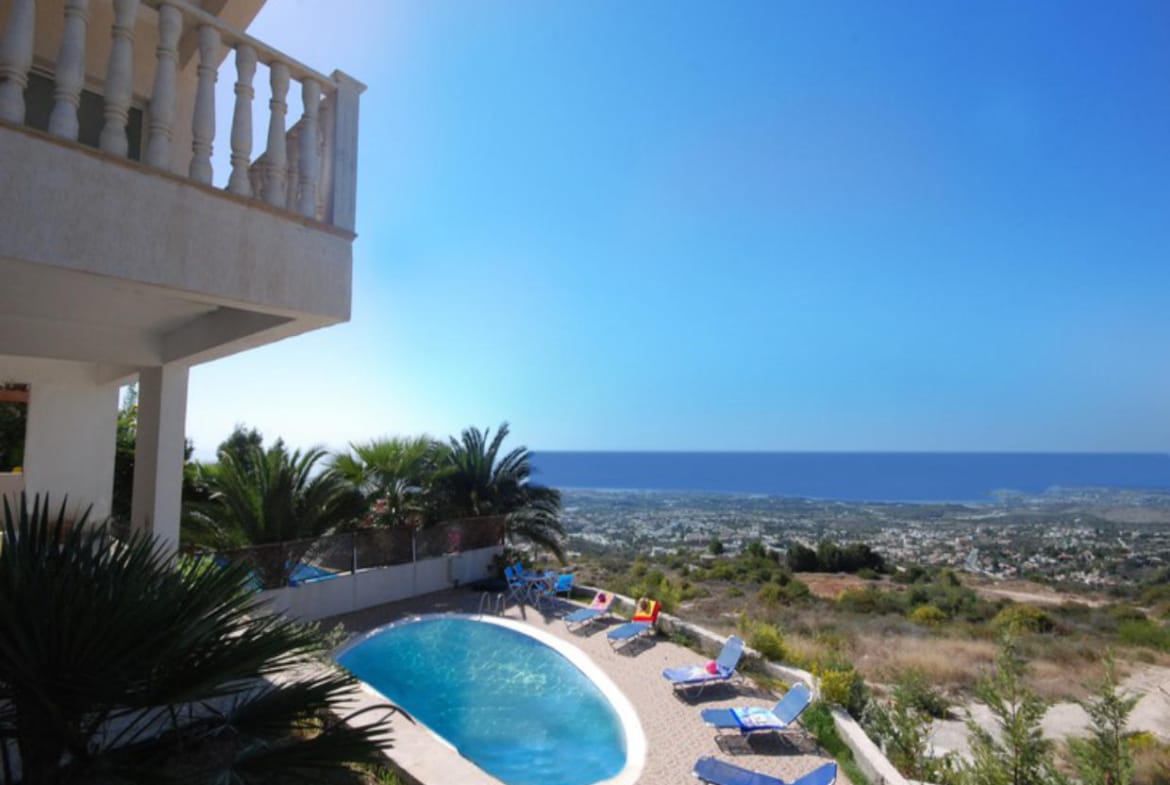 3 Bedroom Villa With 2 Bedroom Apartment