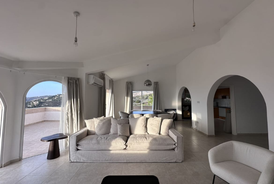 3 Bedroom Villa With 2 Bedroom Apartment