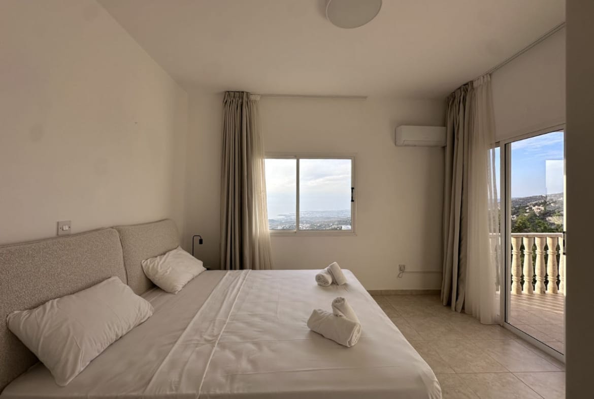 3 Bedroom Villa With 2 Bedroom Apartment