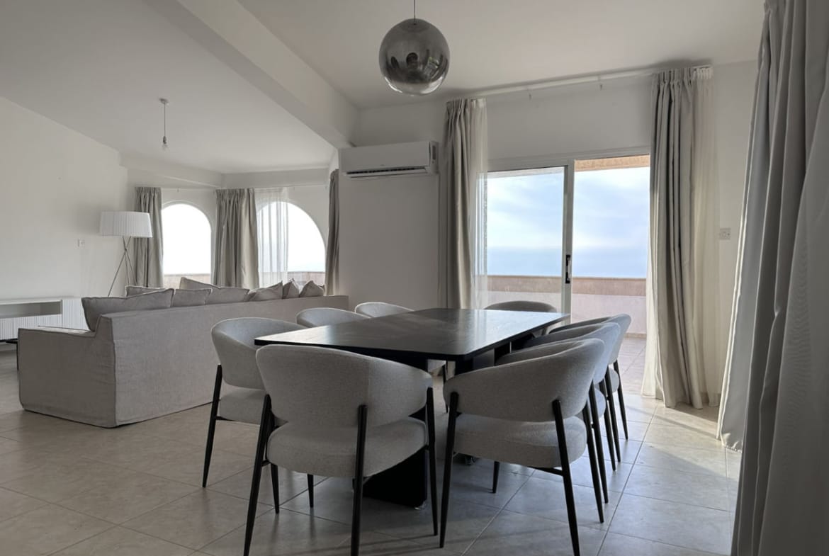 3 Bedroom Villa With 2 Bedroom Apartment