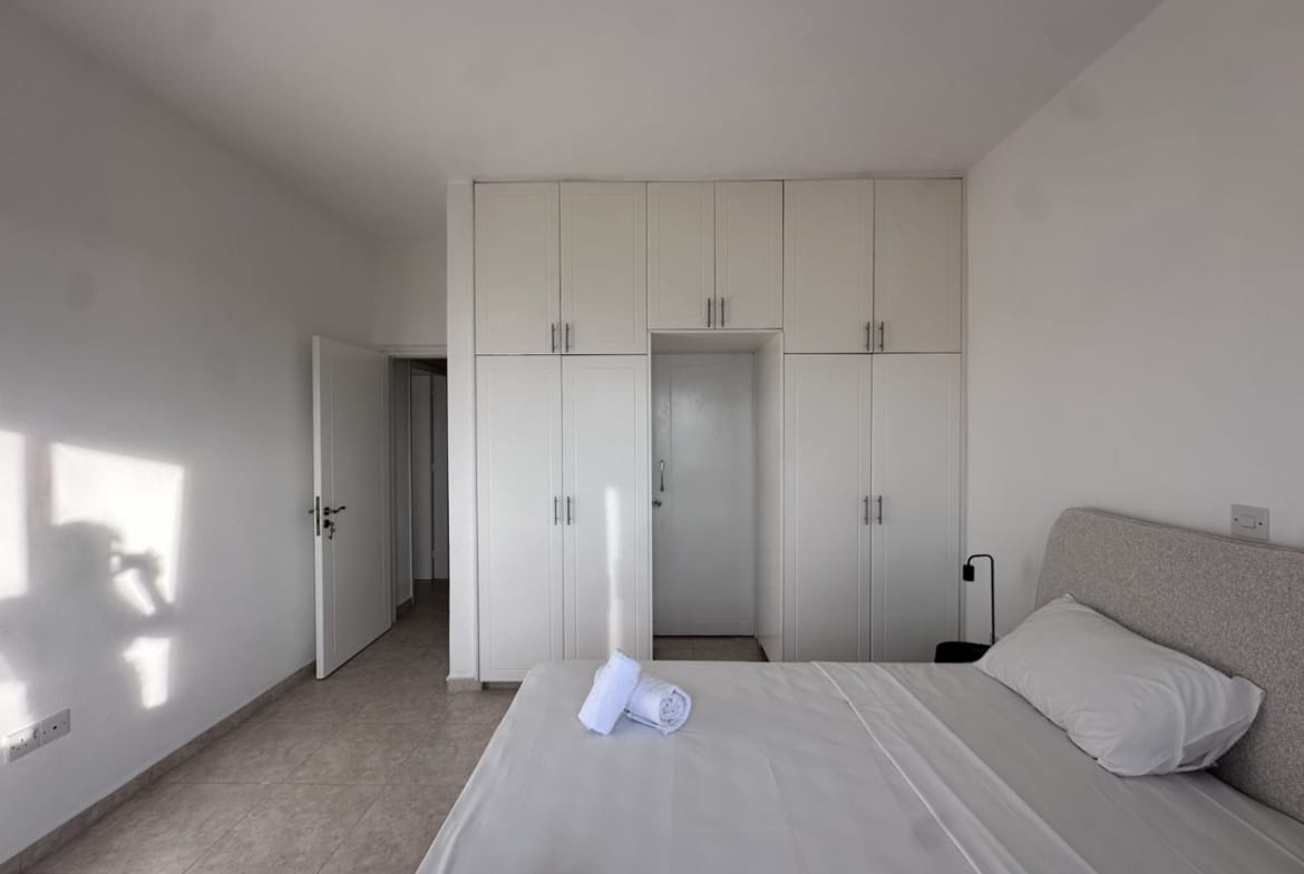 3 Bedroom Villa With 2 Bedroom Apartment