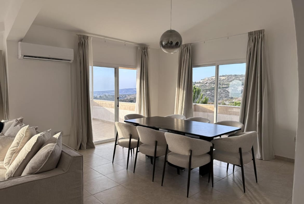 3 Bedroom Villa With 2 Bedroom Apartment