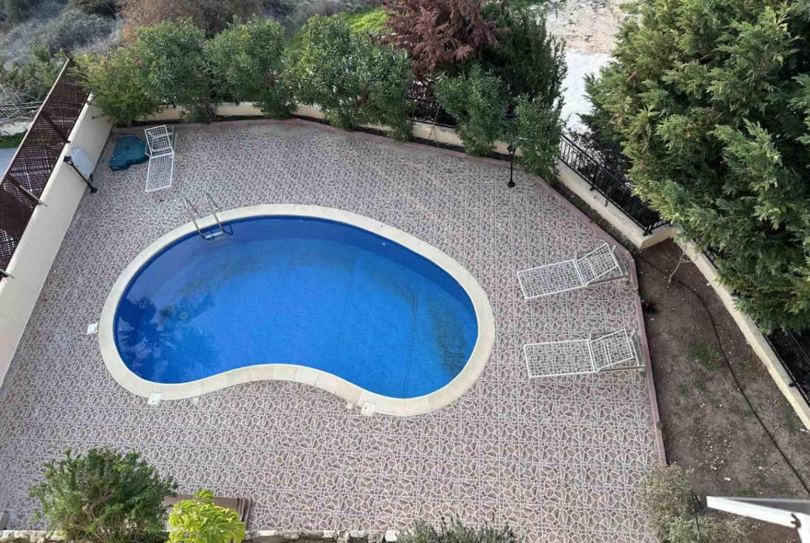 3 Bedroom Villa With 2 Bedroom Apartment