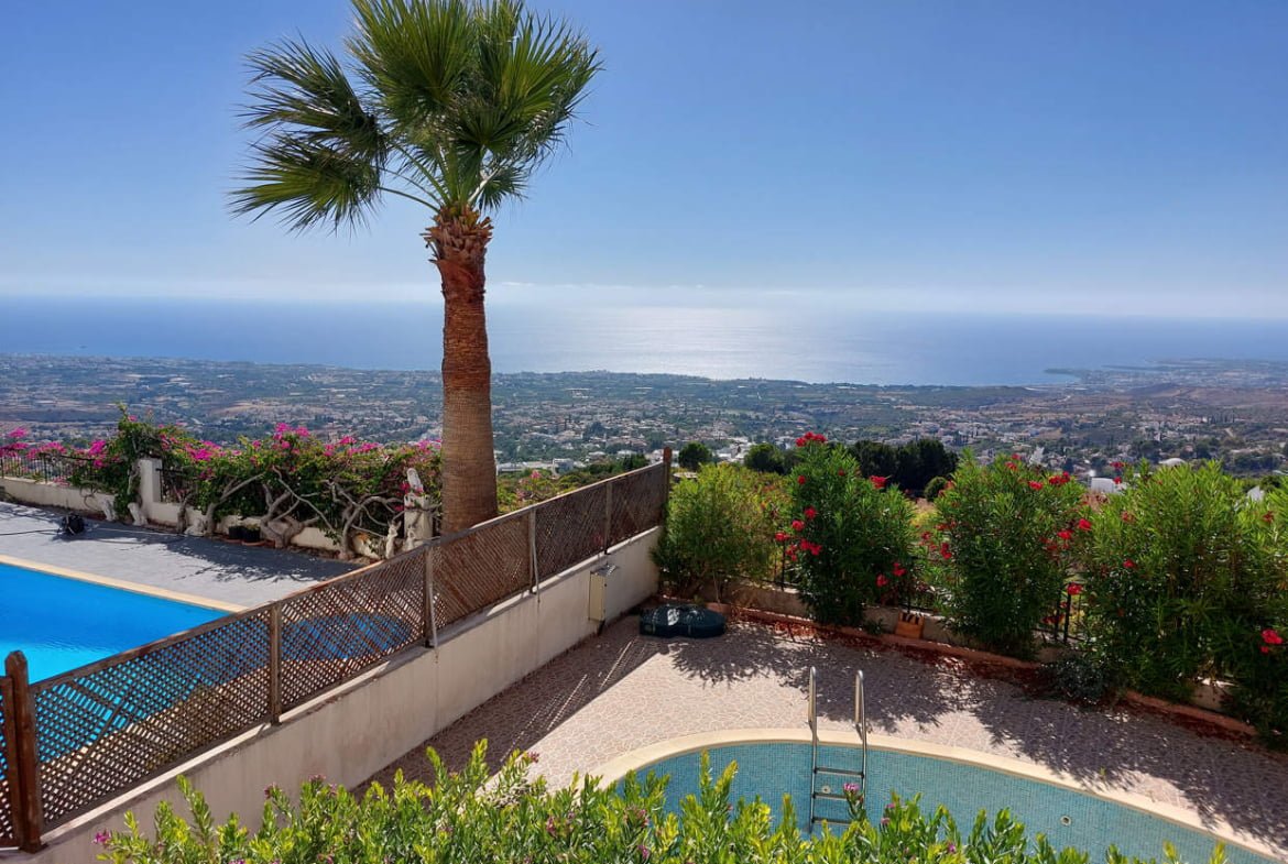 3 Bedroom Villa With 2 Bedroom Apartment