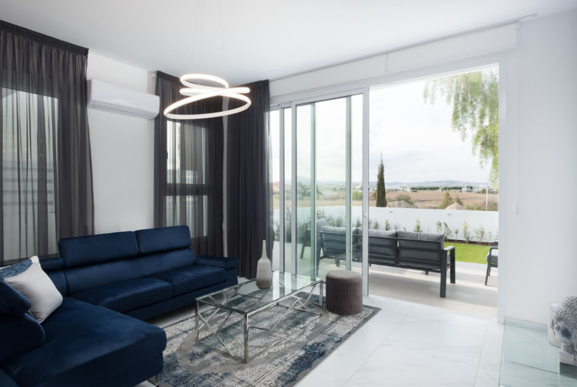 Beautiful 4 Bedroom House – Dromolaxia