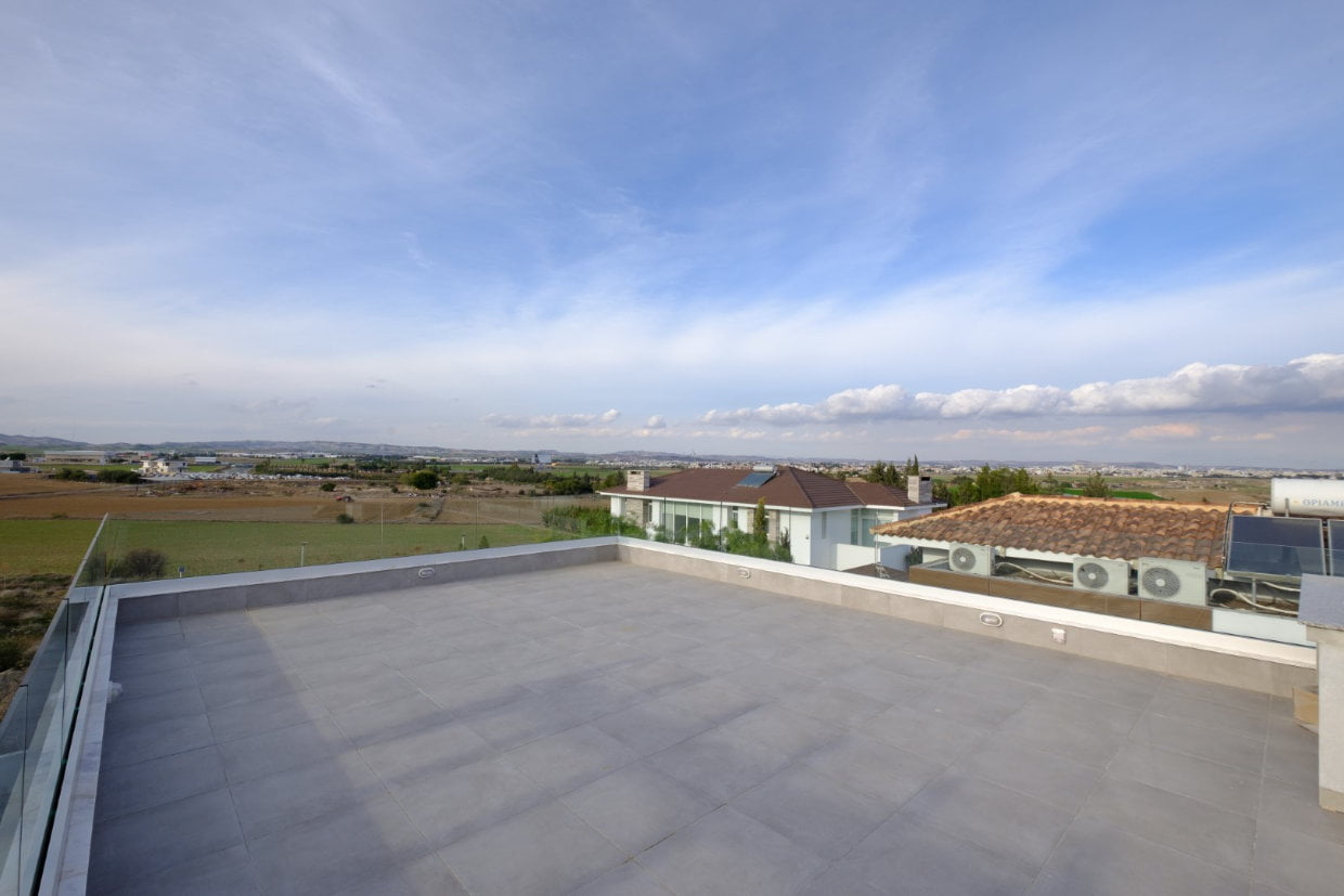 Beautiful 4 Bedroom House – Dromolaxia