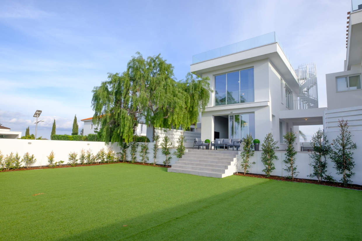 Beautiful 4 Bedroom House – Dromolaxia