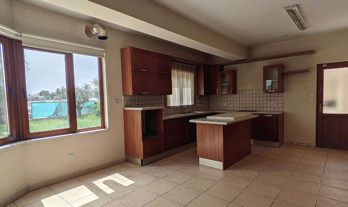 SOLD – Detached House with Private Pool – Latsia