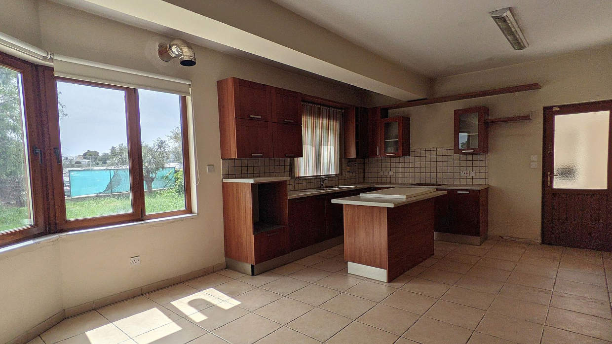 SOLD – Detached House with Private Pool – Latsia