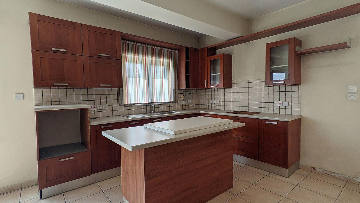 SOLD – Detached House with Private Pool – Latsia