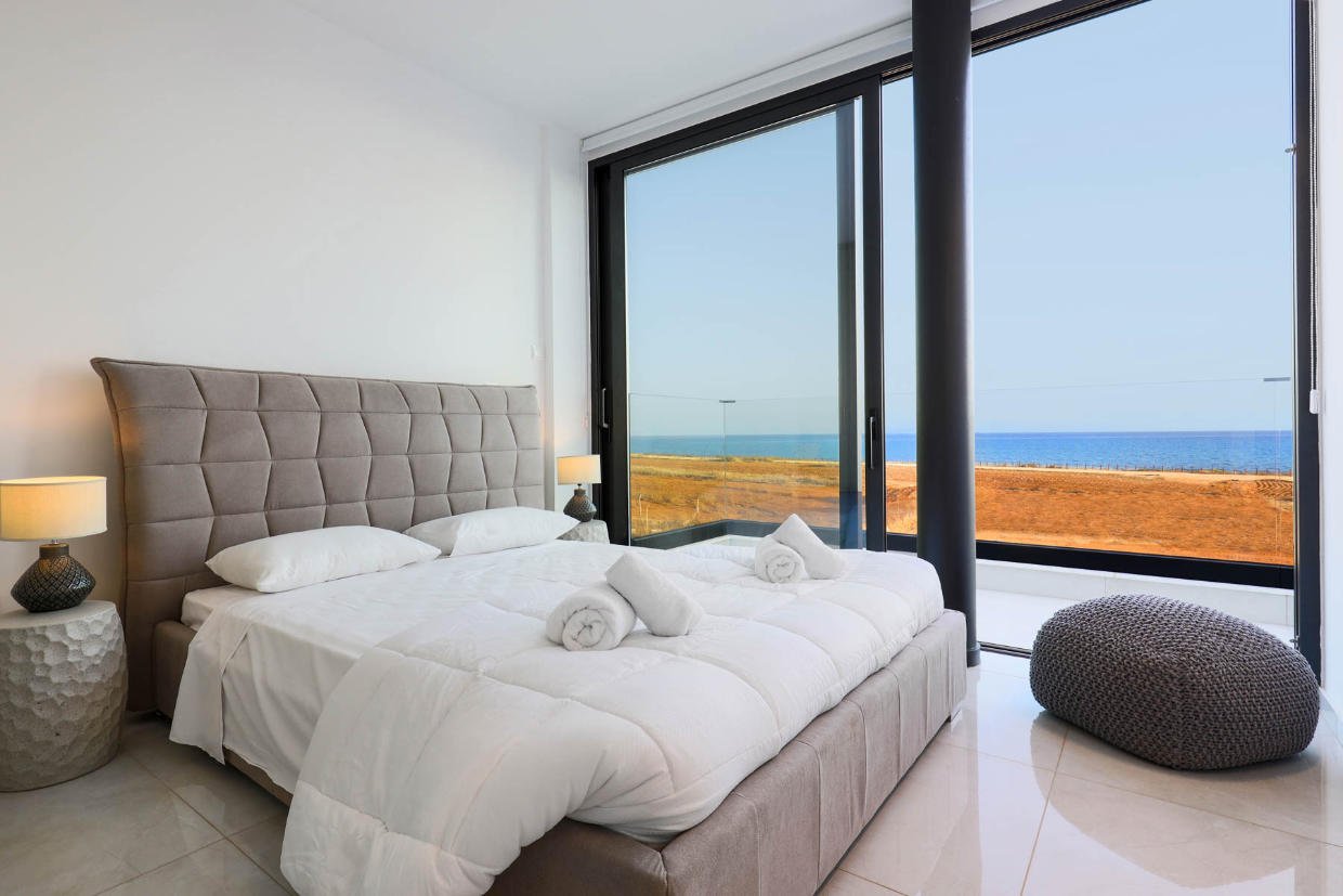 Stunning Seafront Villa
