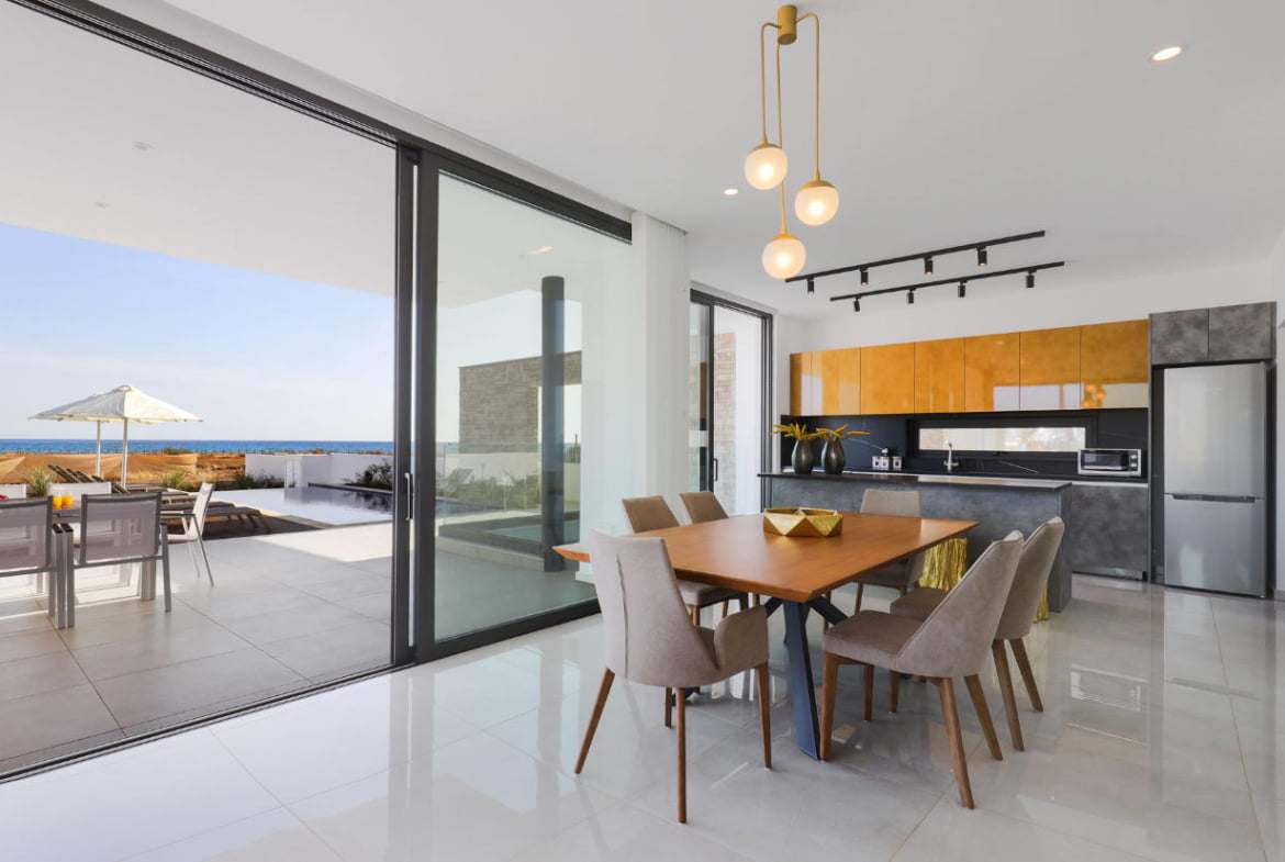 Stunning Seafront Villa