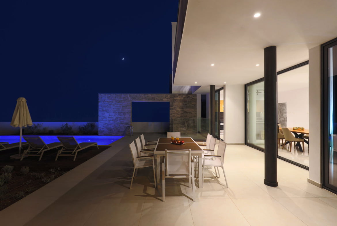 Stunning Seafront Villa
