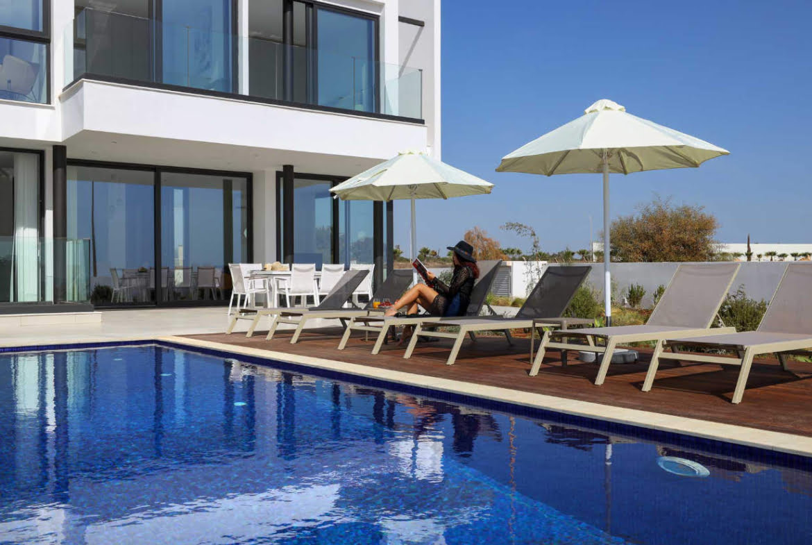 Stunning Seafront Villa