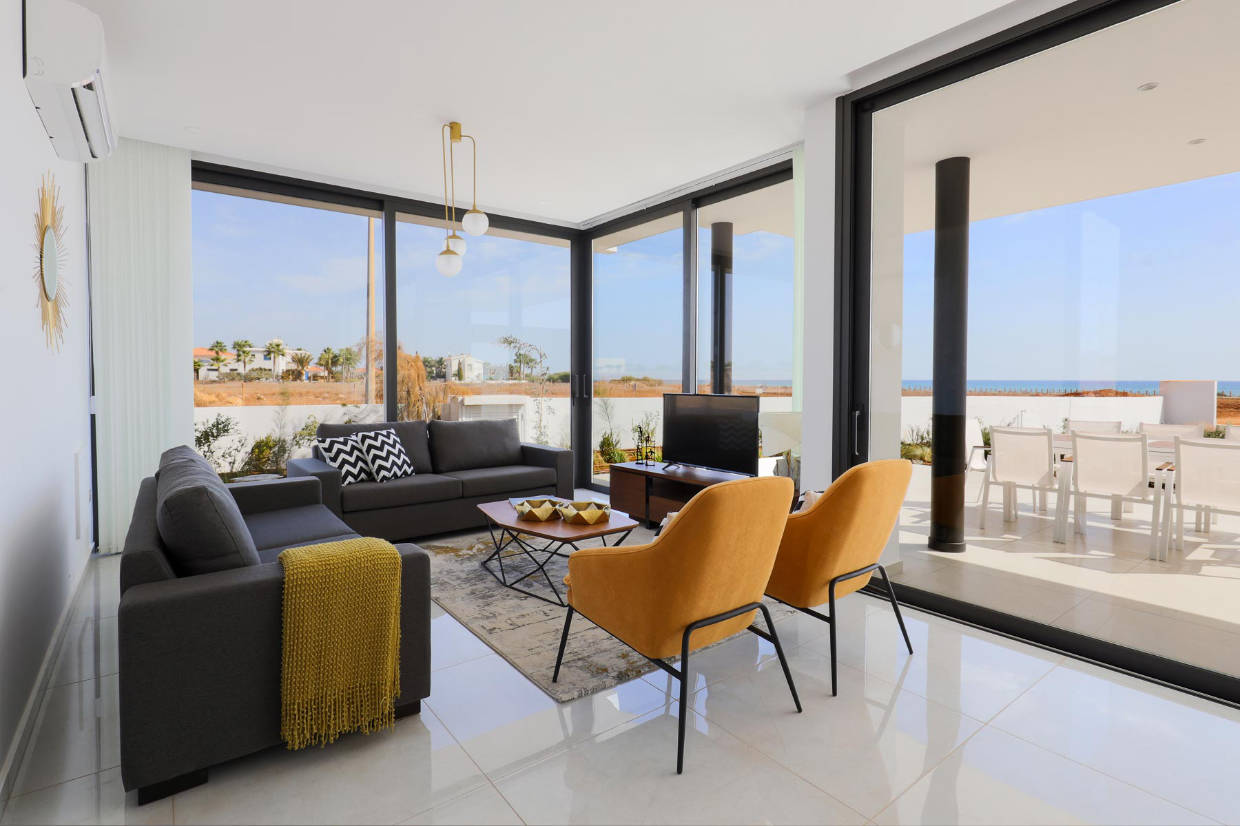 Stunning Seafront Villa
