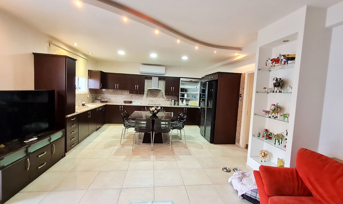 Spacious 4 Bedroom House – Strovolos