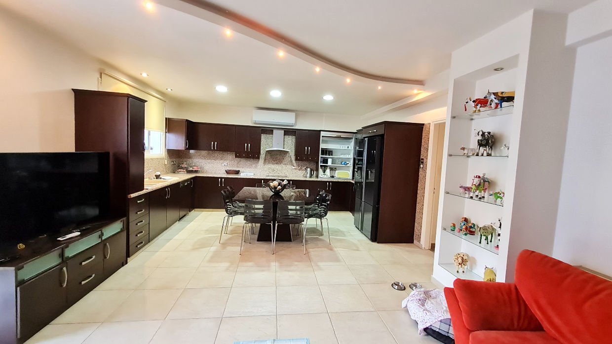 Spacious 4 Bedroom House – Strovolos