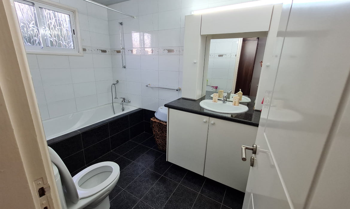 Spacious 4 Bedroom House – Strovolos