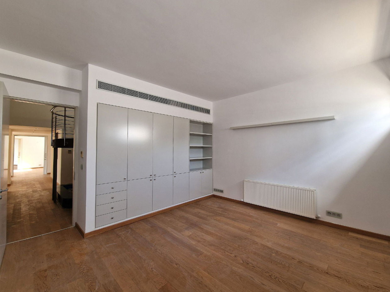 Spacious Detached House With Swimming Pool