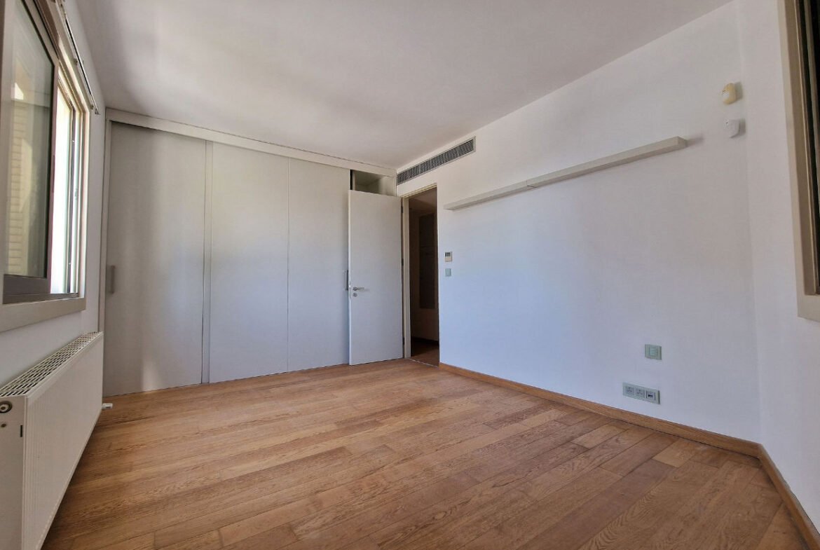 Spacious Detached House With Swimming Pool
