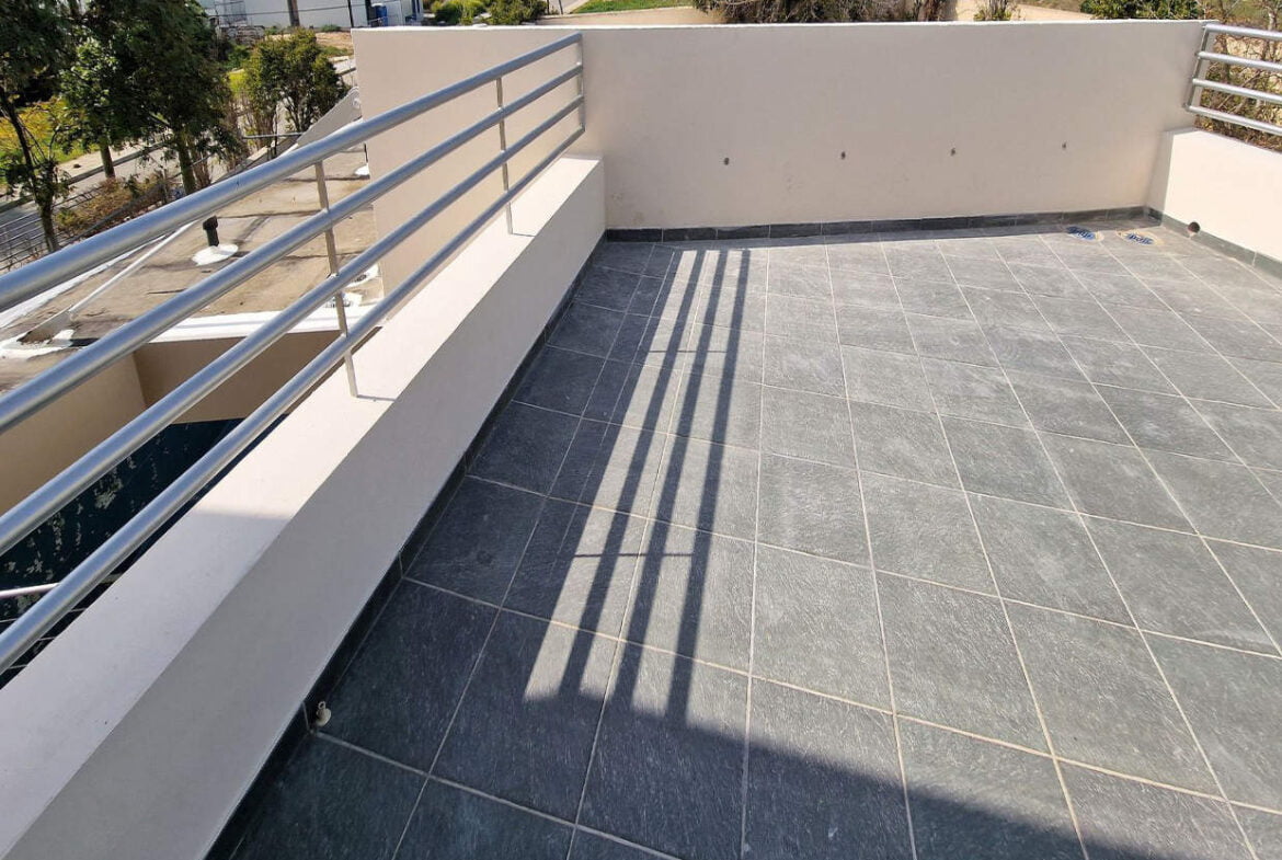 Spacious Detached House With Swimming Pool