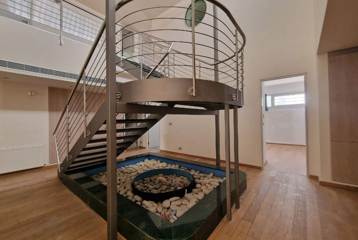 Spacious Detached House With Swimming Pool
