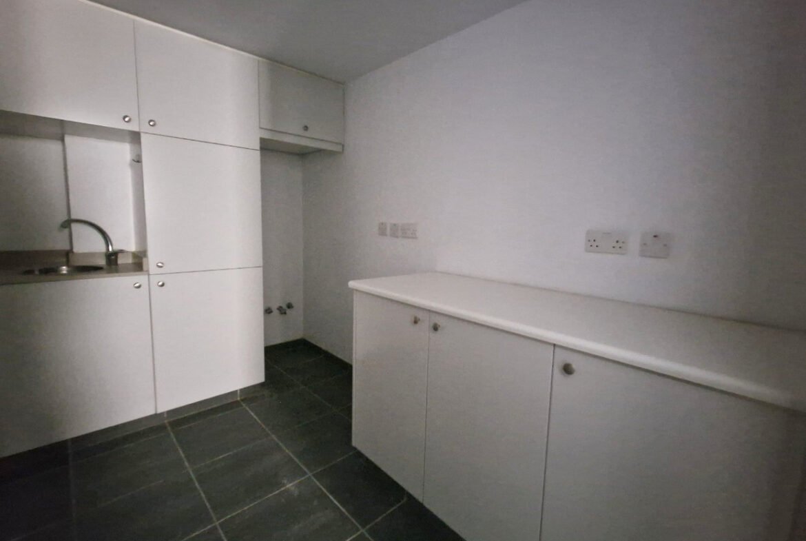 Spacious Detached House With Swimming Pool