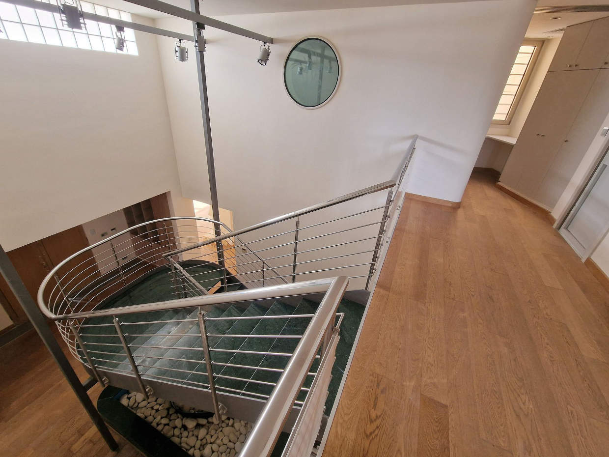 Spacious Detached House With Swimming Pool