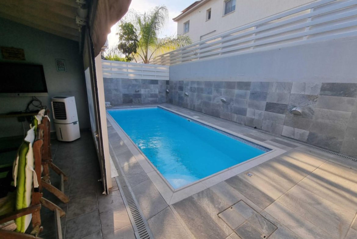 4 Bedroom Semi Detached House