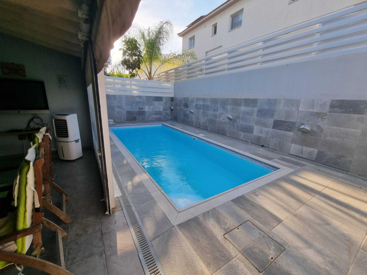 4 Bedroom Semi Detached House