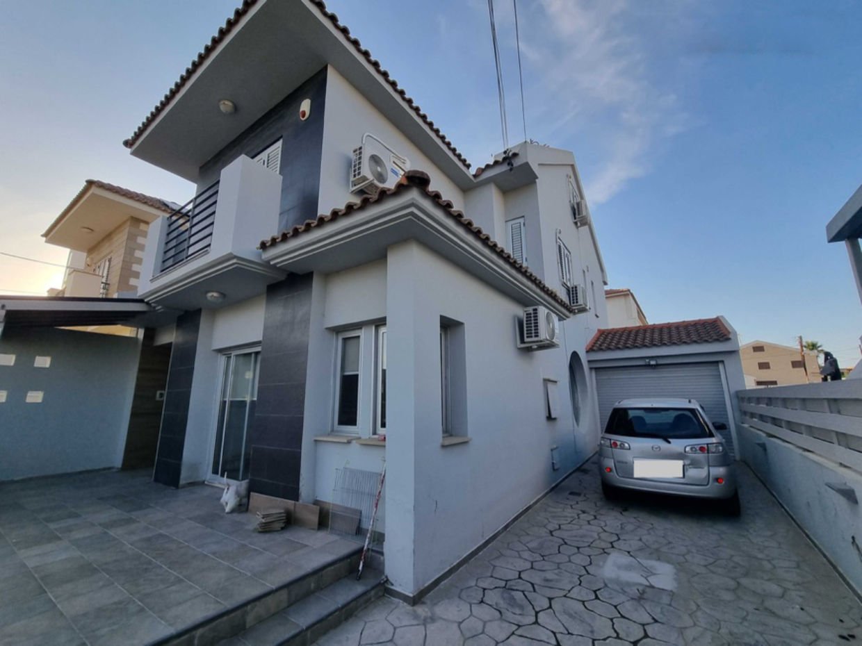 4 Bedroom Semi Detached House