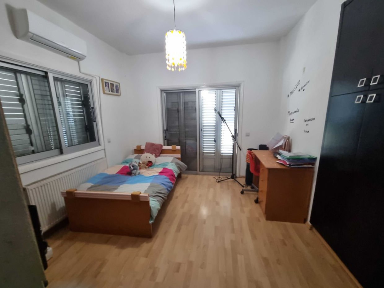 4 Bedroom Semi Detached House