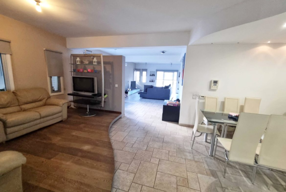 4 Bedroom Semi Detached House
