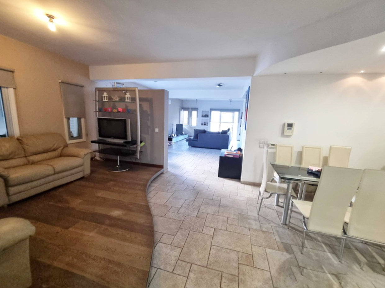 4 Bedroom Semi Detached House