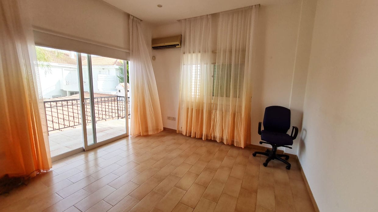 792-25 4 Bedroom House in Strovolos