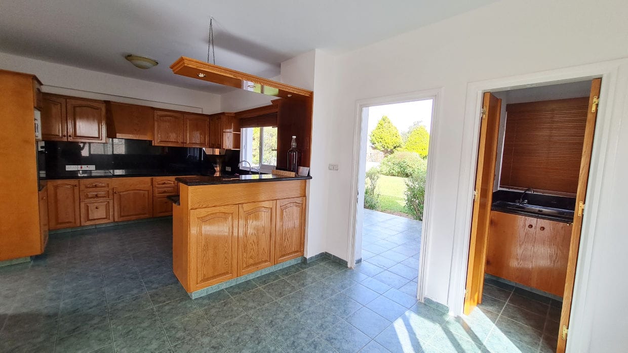 792-7 4 Bedroom House in Strovolos