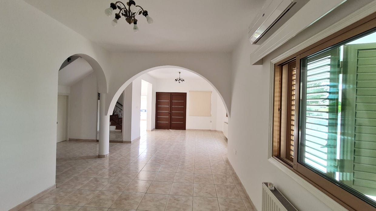 Spacious 4 Bedroom House in Latsia – RENTED