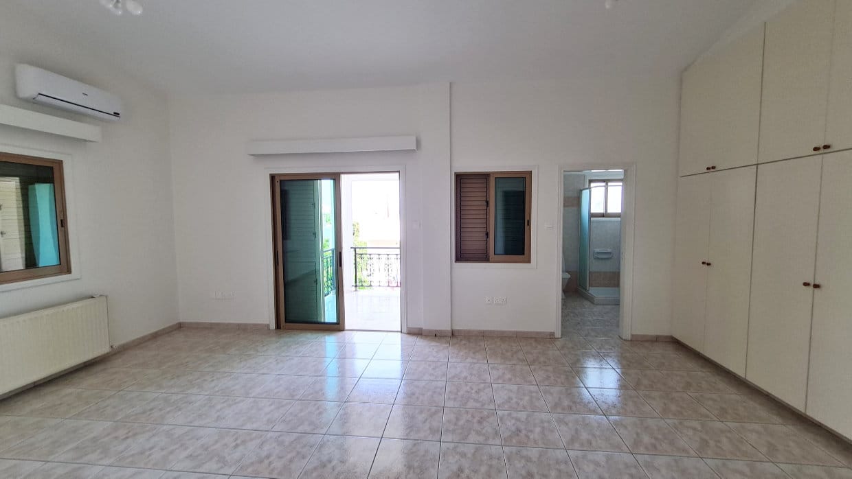 Spacious 4 Bedroom House in Latsia – RENTED