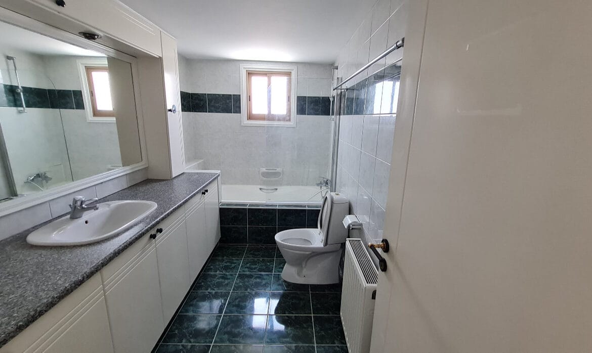Spacious 4 Bedroom House in Latsia – RENTED