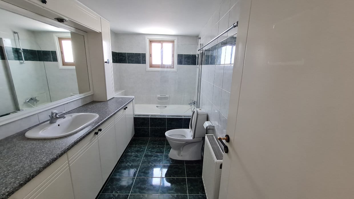 Spacious 4 Bedroom House in Latsia – RENTED