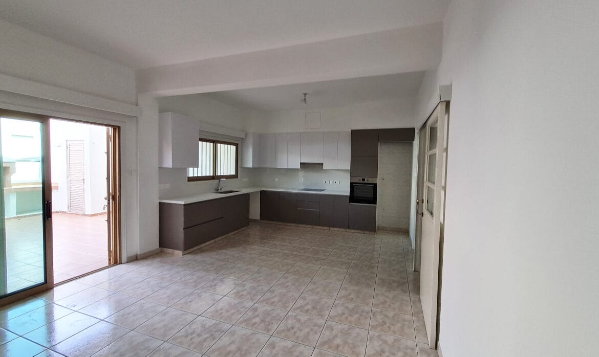 Spacious 4 Bedroom House in Latsia – RENTED