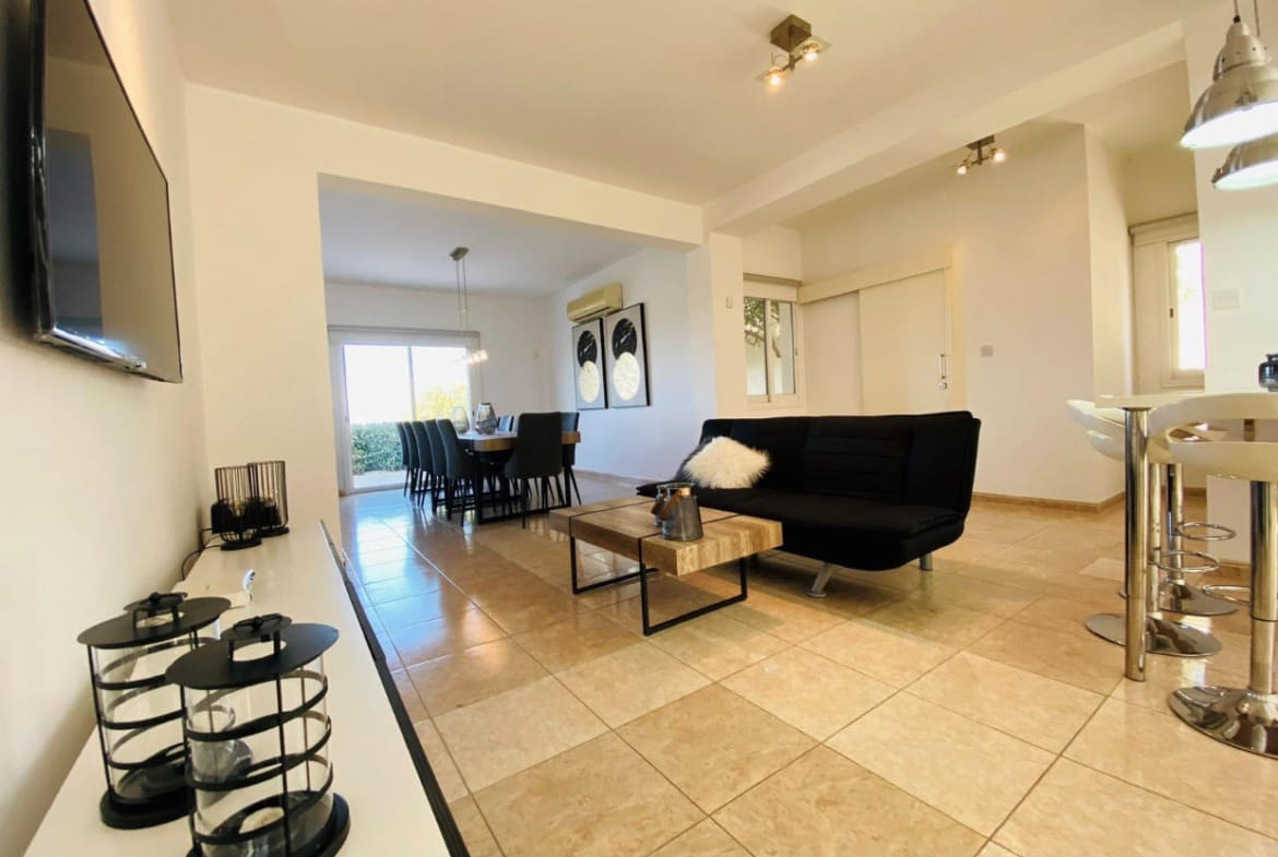 5 Bedroom Villa With Sea Views