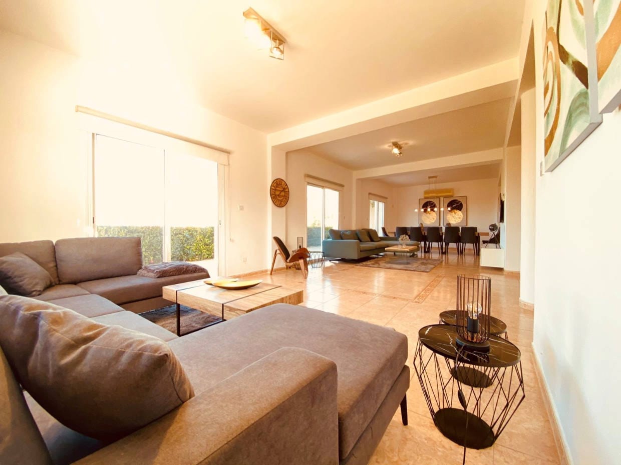 5 Bedroom Villa With Sea Views