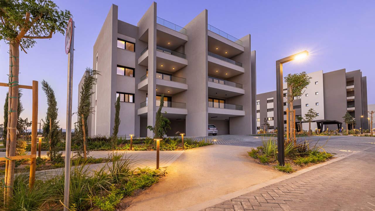Amazing Gated Complex Apartment