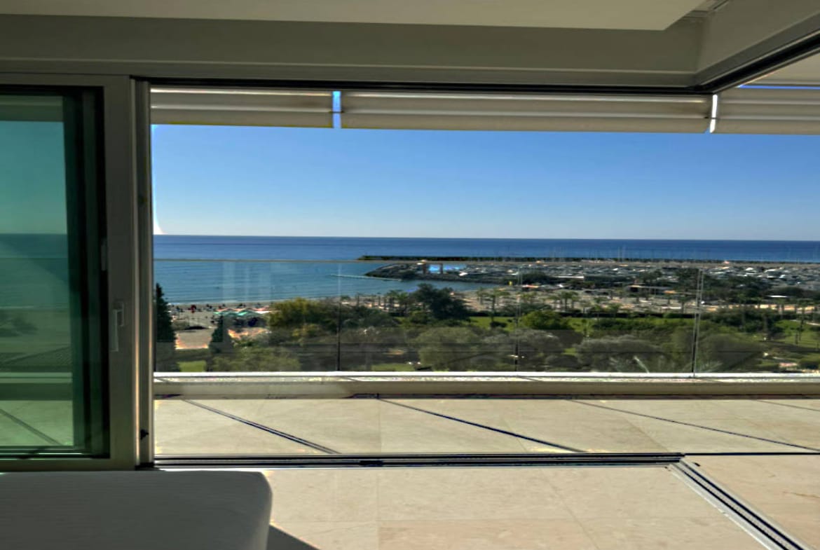 Luxury Beachfront Apartment