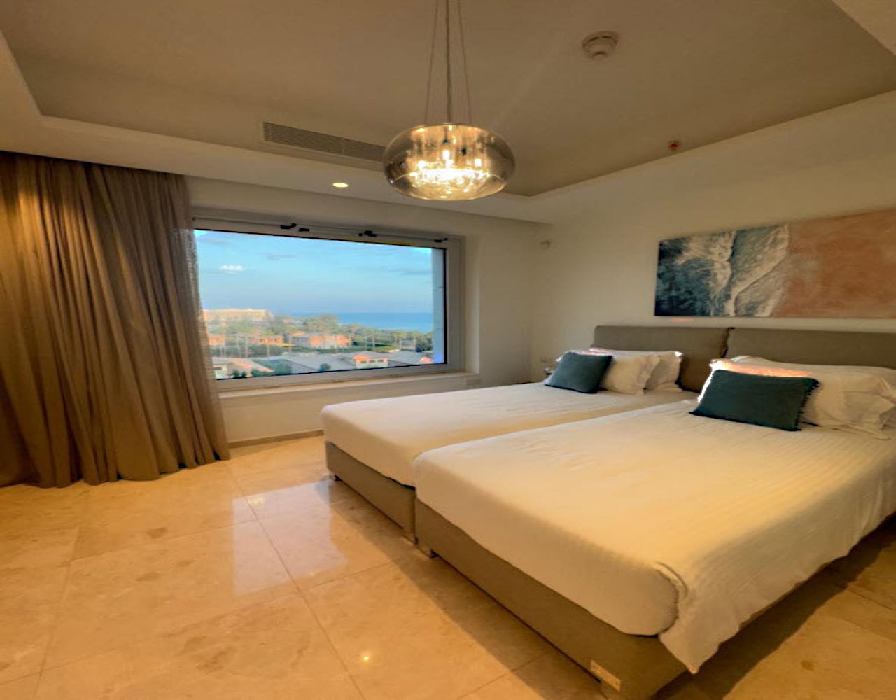 928-3 Luxury Beachfront Apartment