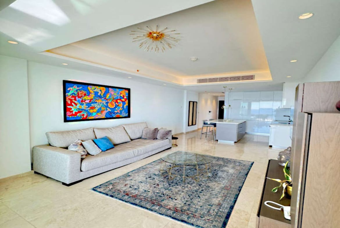Luxury Beachfront Apartment