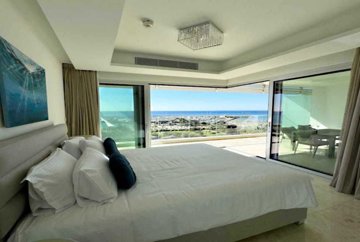 Luxury Beachfront Apartment